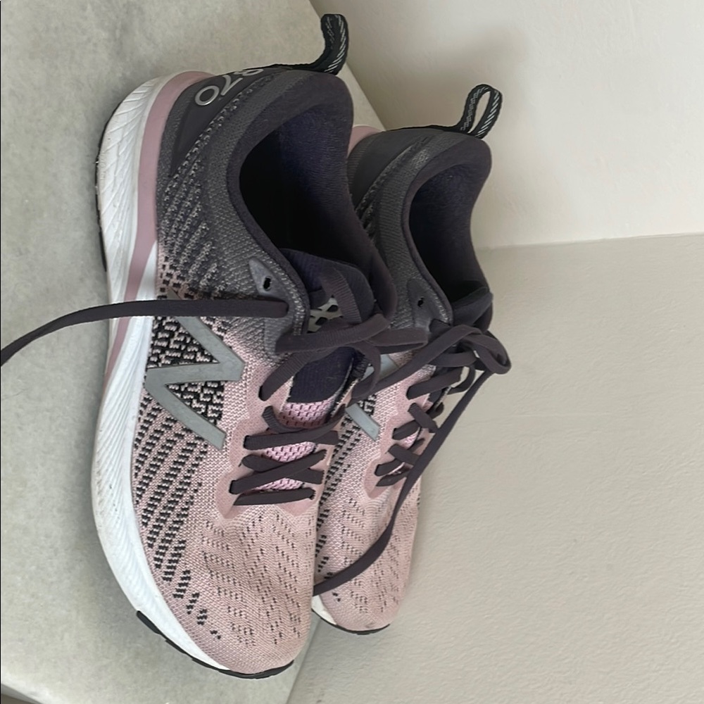 New Balance 870 Women's Pink and Gray Running Shoes 8.5